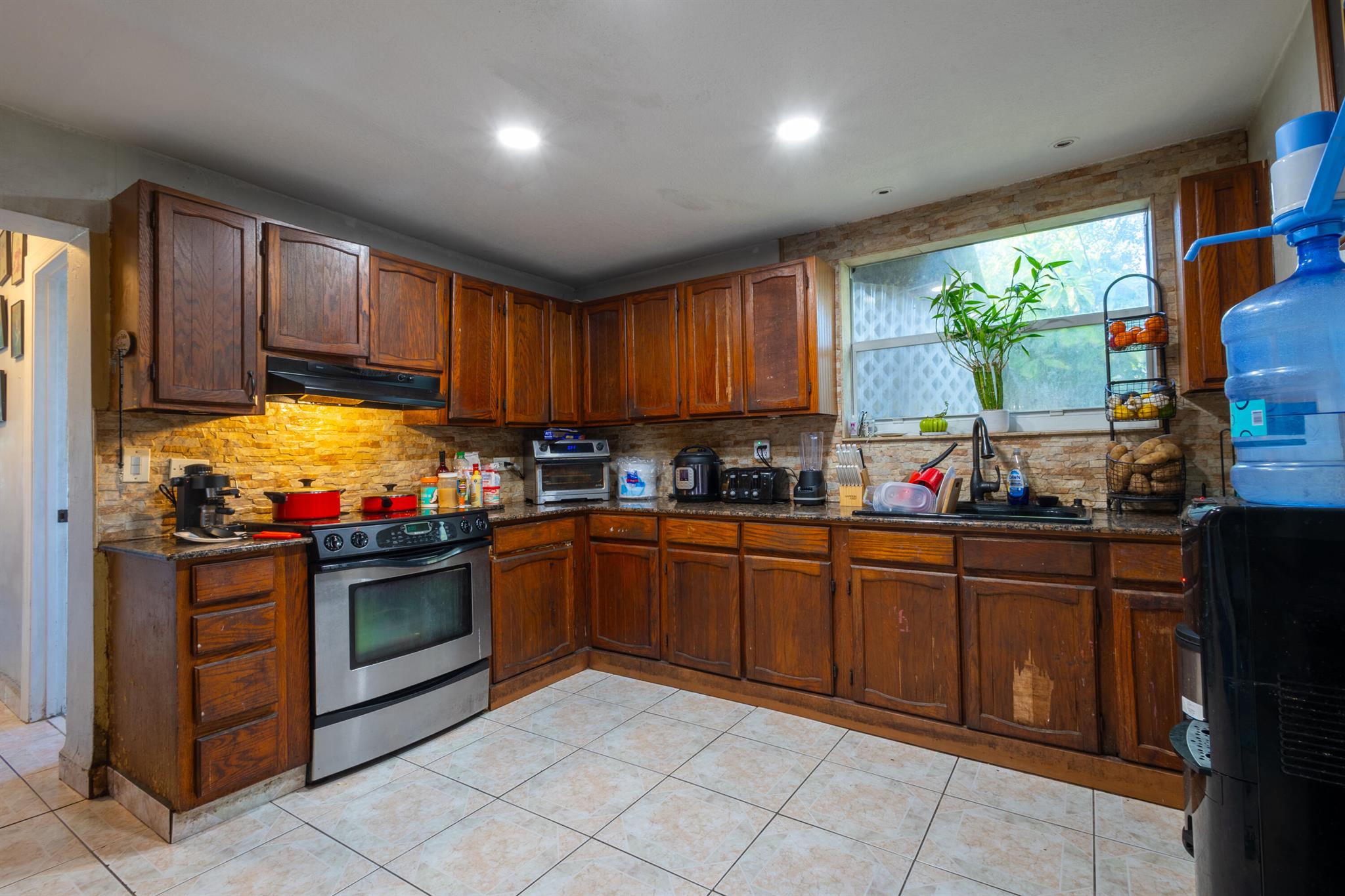 2404 S 38th Street W