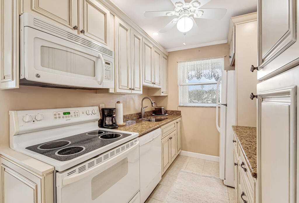 POINTE OVERLOOK CONDO - Residential