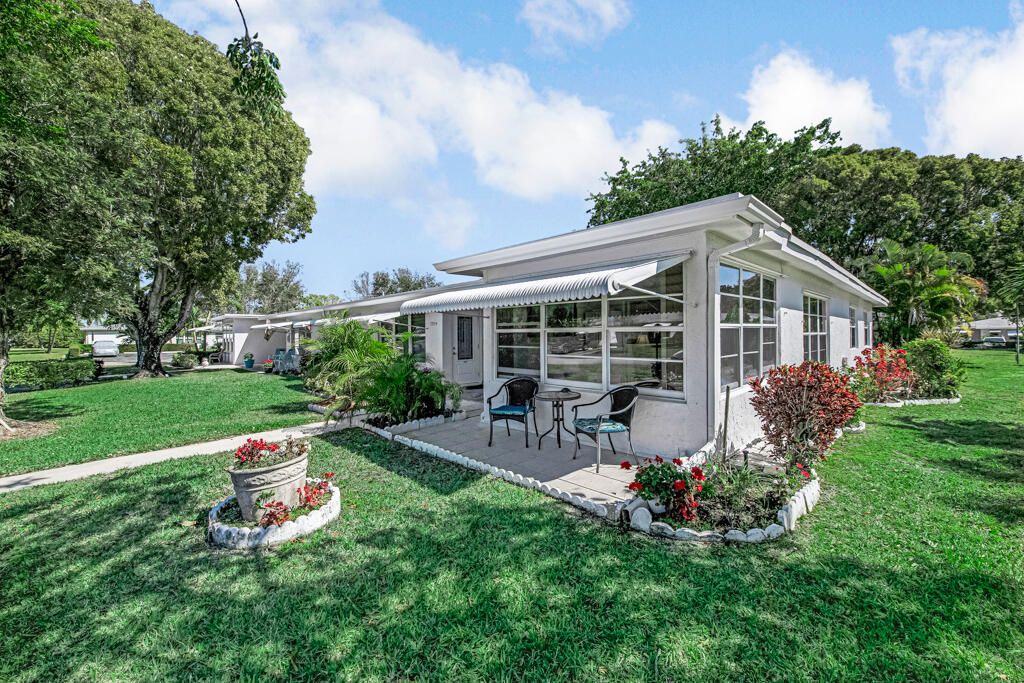 Photo of 7206 W Oakridge Circle #D, Lake Worth, FL 33462 (MLS # R11166976)