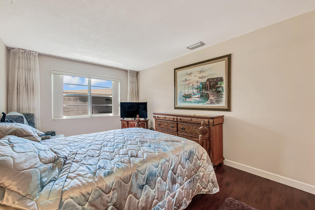 POINTE OVERLOOK CONDO - Residential