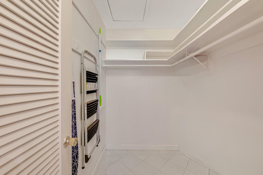 POINTE OVERLOOK CONDO - Residential