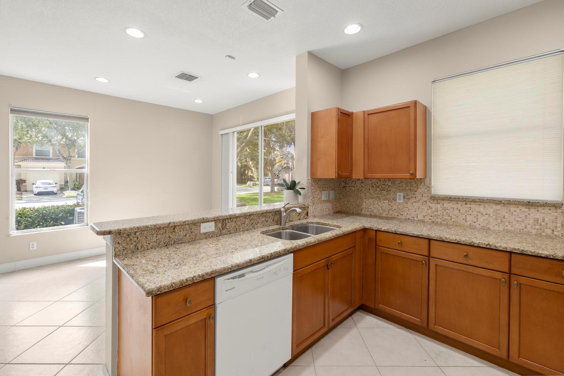 SEMINOLE ESTATES & TOWNHO - Residential Lease