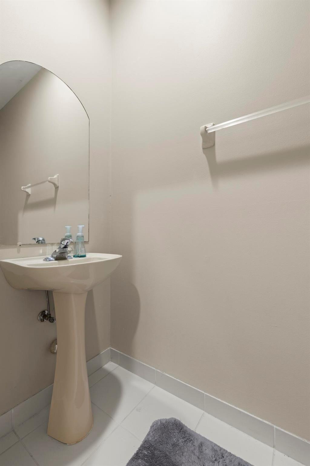 SEMINOLE ESTATES & TOWNHO - Residential Lease
