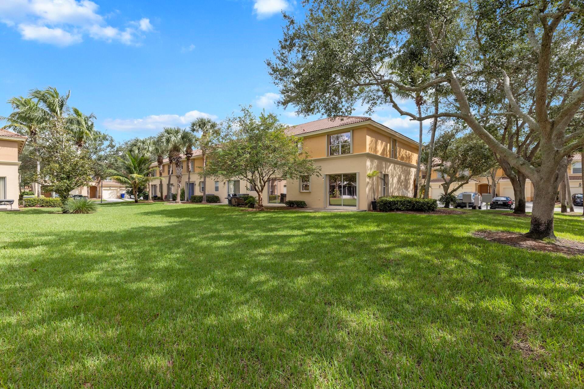 SEMINOLE ESTATES & TOWNHO - Residential Lease