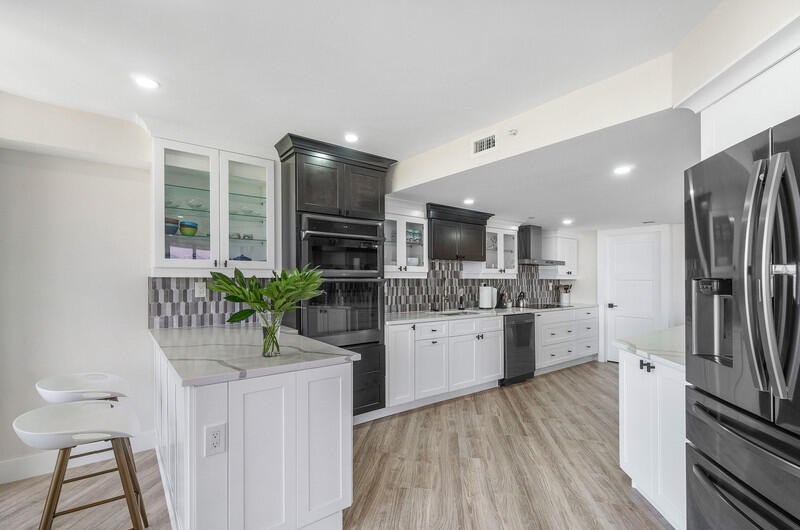 LANDS OF THE PRESIDENT/CONSULATE ASSOCIATION - Residential