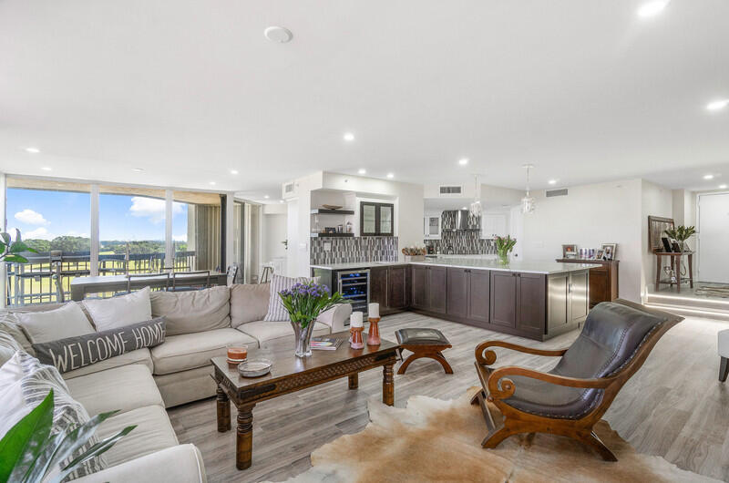 LANDS OF THE PRESIDENT/CONSULATE ASSOCIATION - Residential