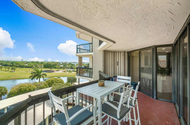 LANDS OF THE PRESIDENT/CONSULATE ASSOCIATION - Residential