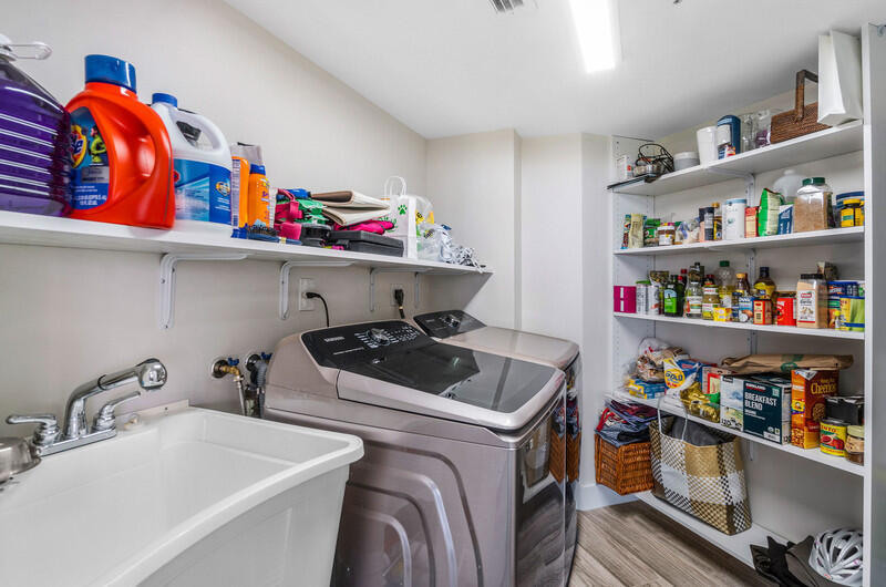 LANDS OF THE PRESIDENT/CONSULATE ASSOCIATION - Residential