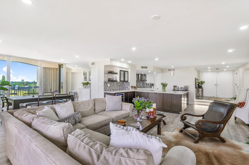 LANDS OF THE PRESIDENT/CONSULATE ASSOCIATION - Residential