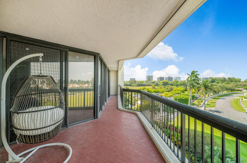 LANDS OF THE PRESIDENT/CONSULATE ASSOCIATION - Residential