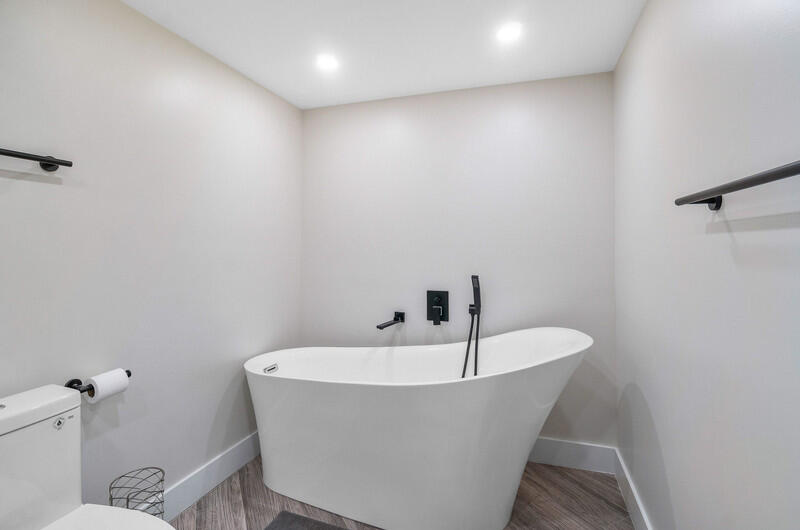 LANDS OF THE PRESIDENT/CONSULATE ASSOCIATION - Residential