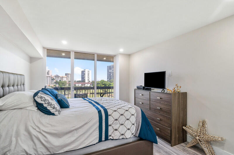 LANDS OF THE PRESIDENT/CONSULATE ASSOCIATION - Residential