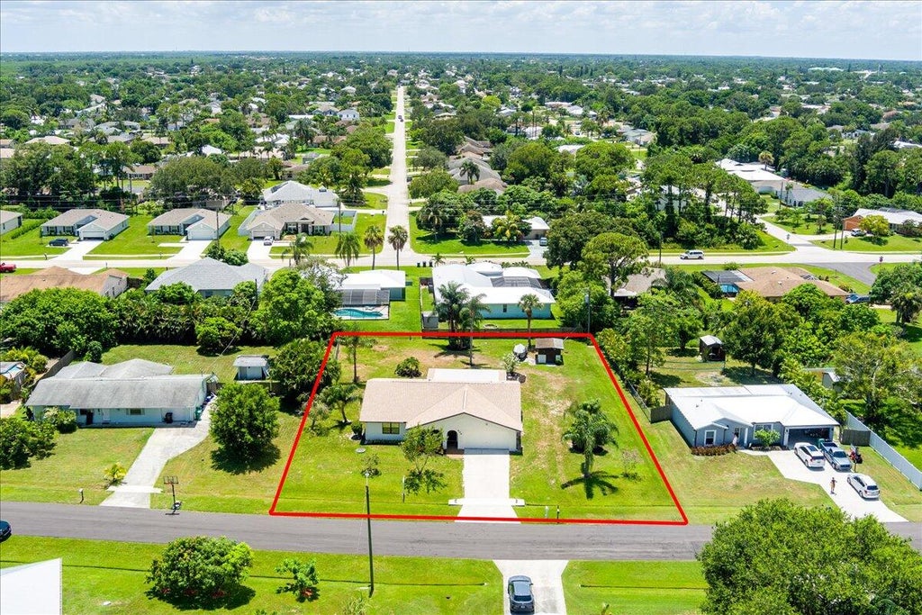 Photo of 626 SE Majestic Terrace, Port Saint Lucie, FL 34983 (MLS # R11007858)