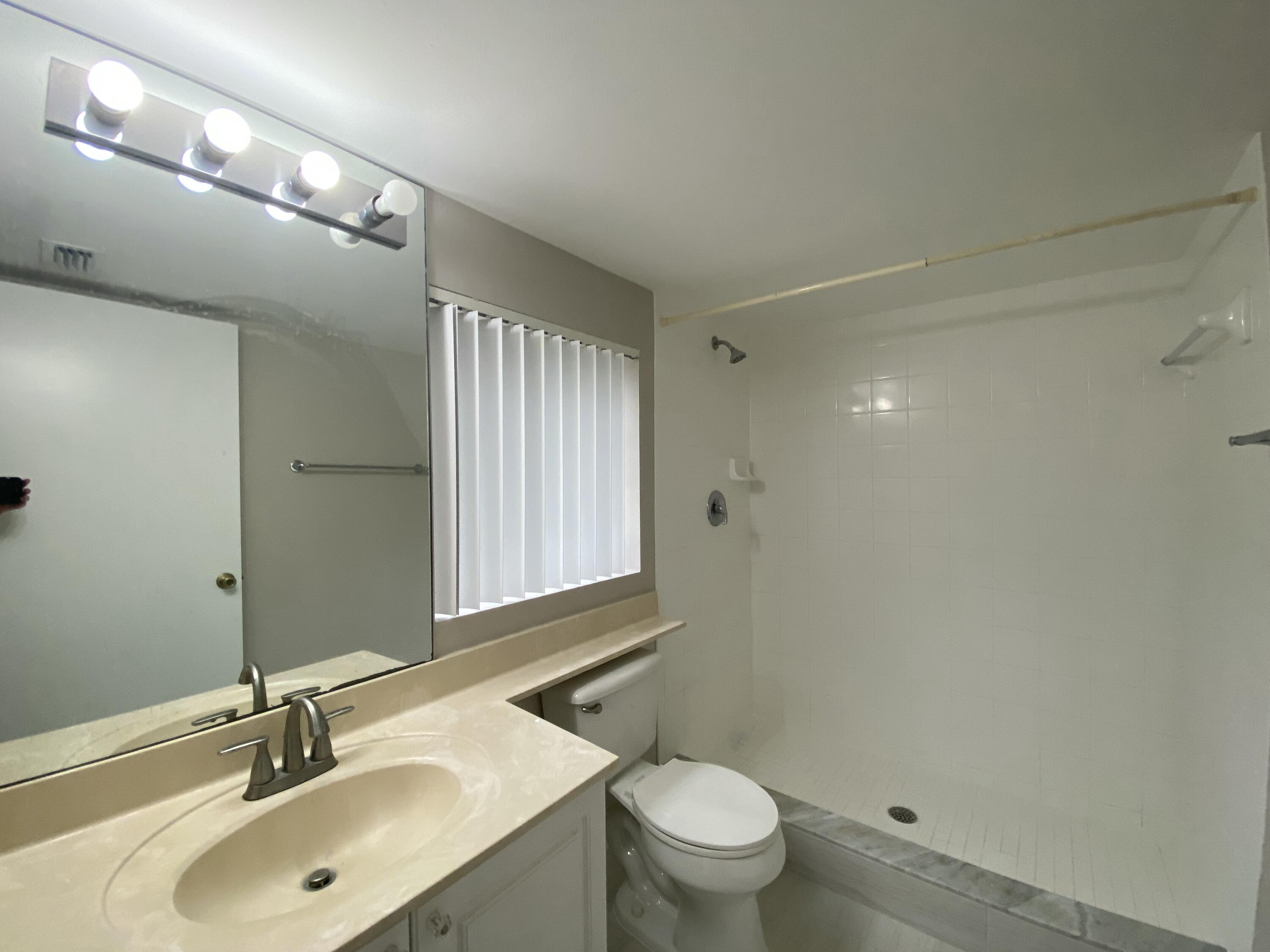 GRAND VIEW AT CRESTWOOD C - Residential Lease