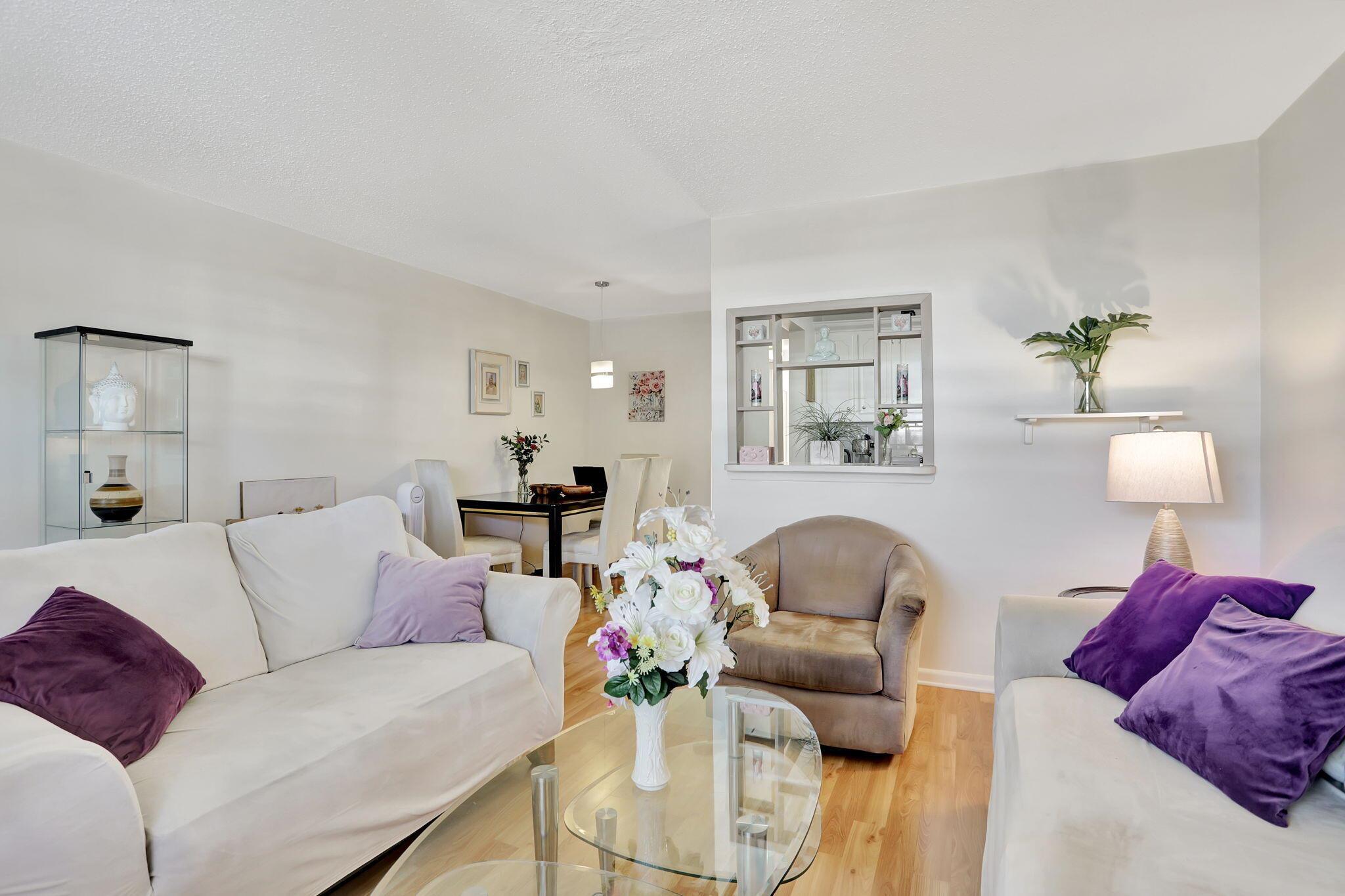 86 Lyndhurst D D