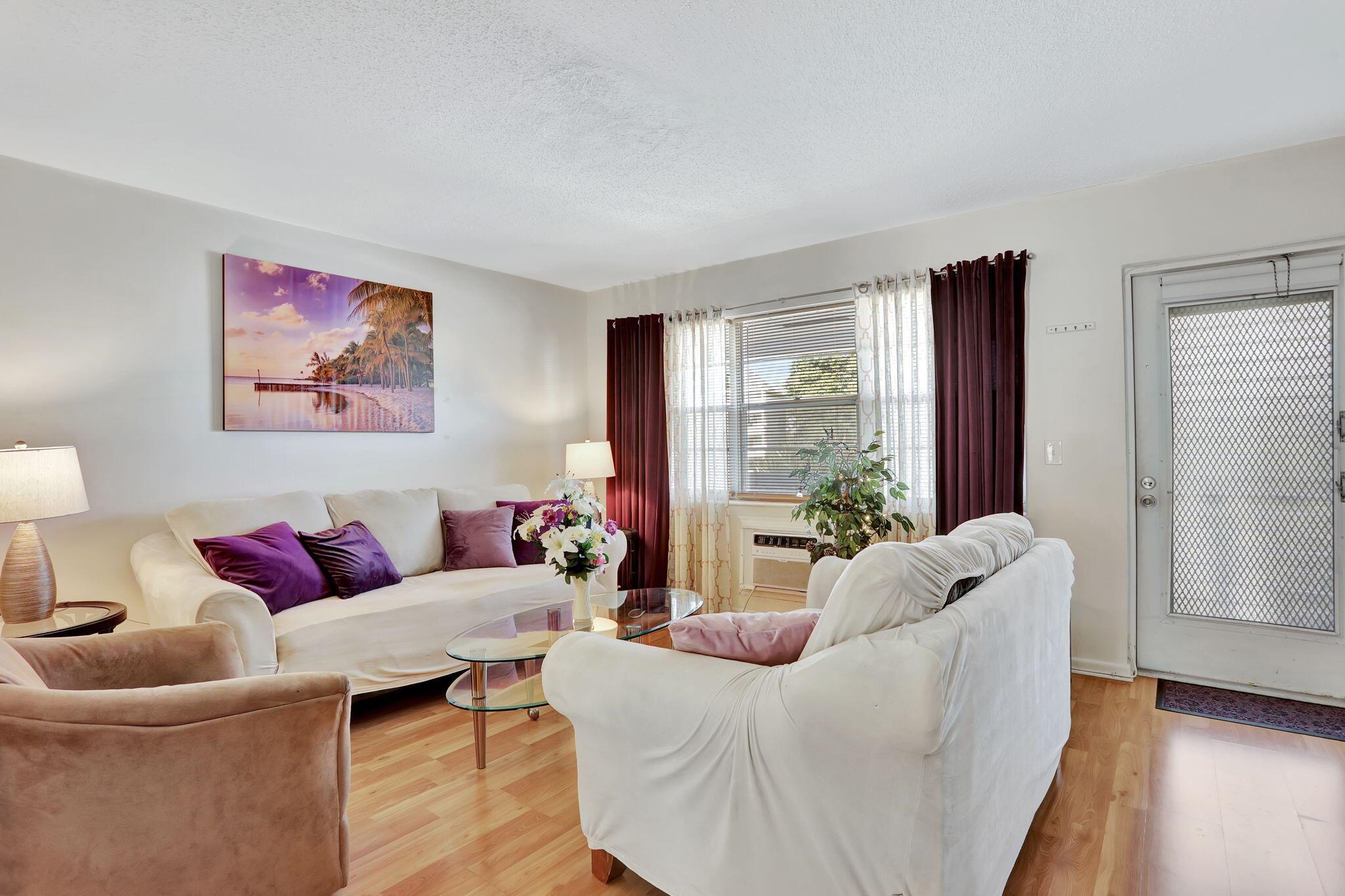 86 Lyndhurst D D