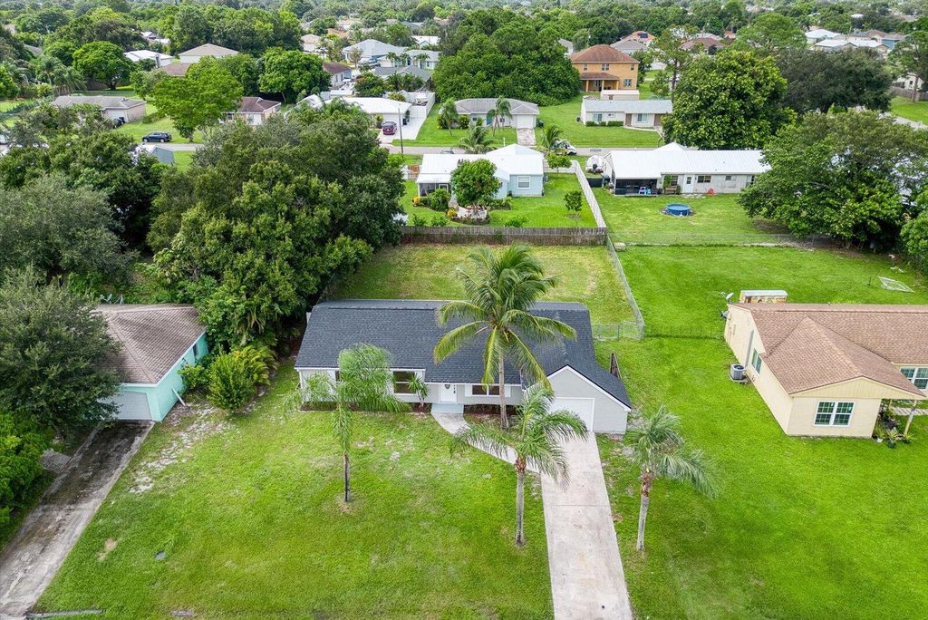 Photo of 317 SW Kentwood Road, Port Saint Lucie, FL 34953 (MLS # R11028862)