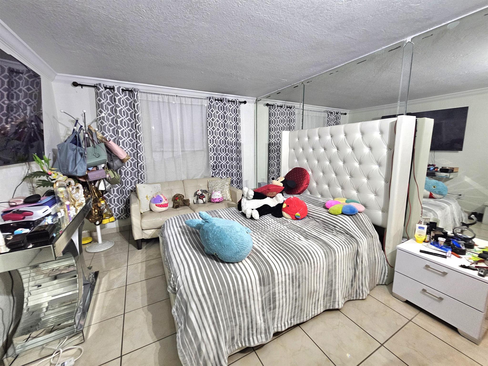 LAS ESTRELLAS CONDO - Residential