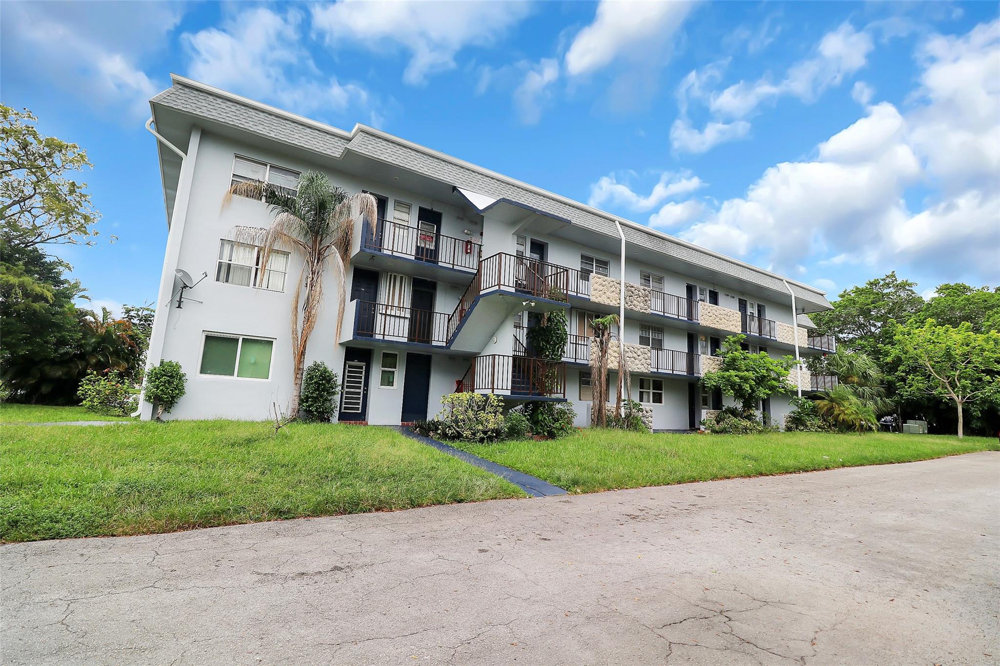 5495 NW 10th Ct 203