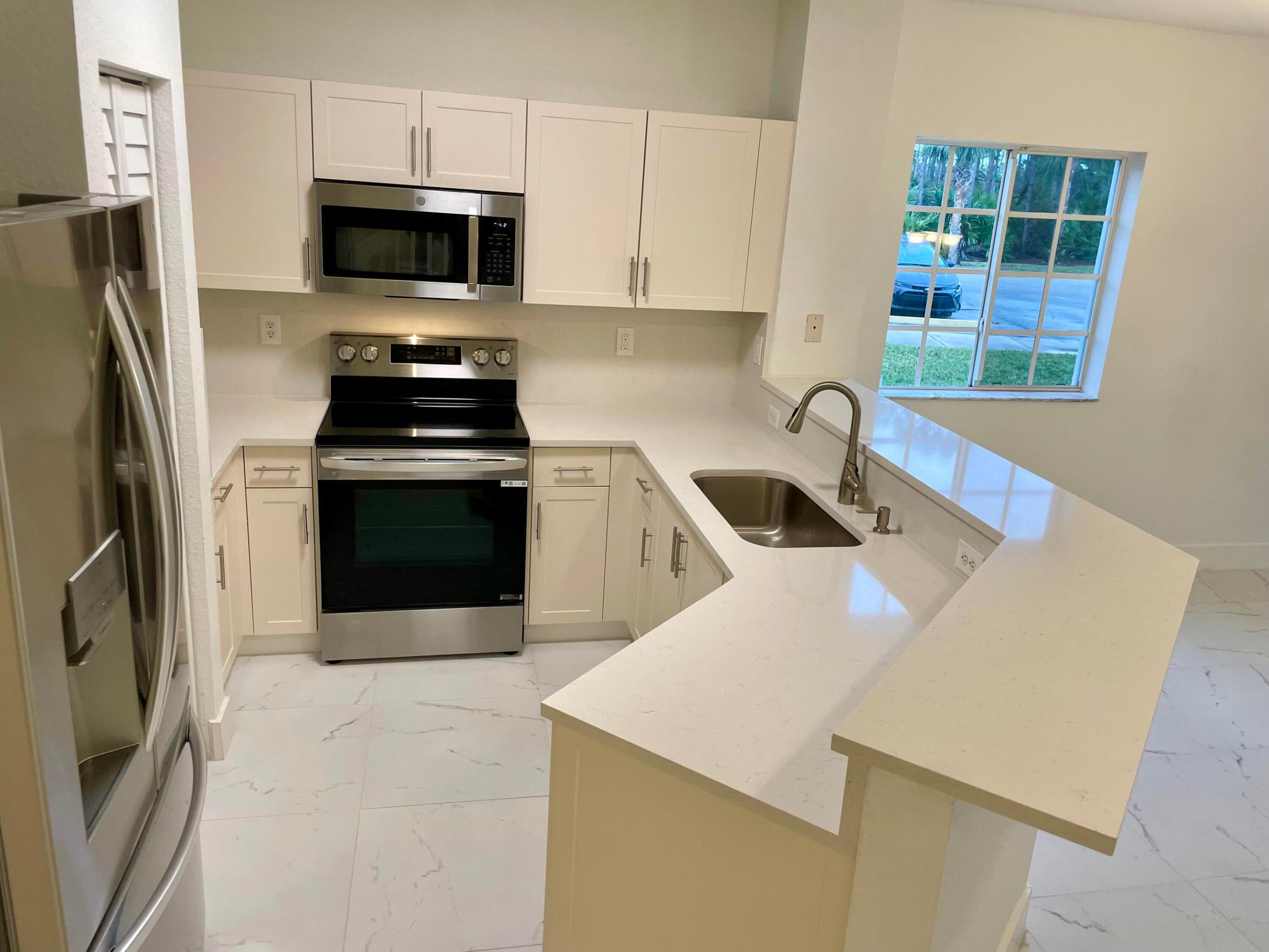 4987 SE Mariner Garden Circle SE