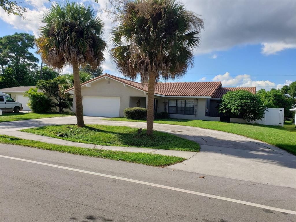 Photo of 2572 SE Morningside Boulevard, Port Saint Lucie, FL 34952 (MLS # R10754821)