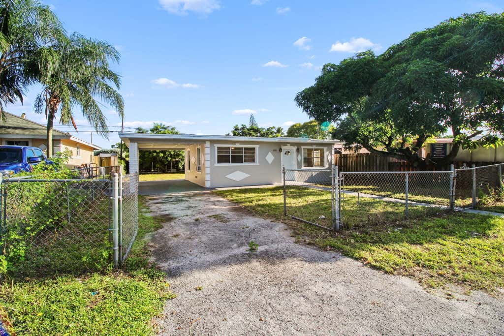 Photo of 4546 CARVER Street, Lake Worth, FL 33463 (MLS # B26062614)