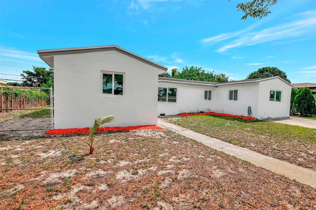 Photo of 6468 SW 25th St, Miramar, FL 33023 (MLS # F10506174)