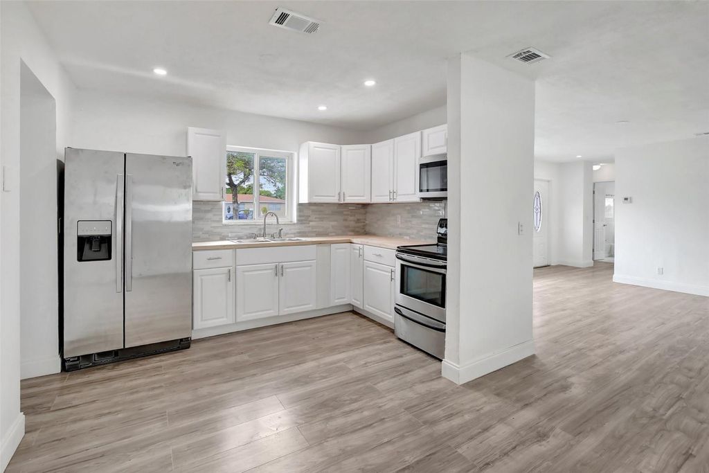 Photo of 6468 SW 25th St, Miramar, FL 33023 (MLS # F10506174)