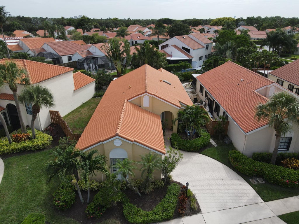 Photo of 2668 La Lique Circle, Palm Beach Gardens, FL 33410 (MLS # B26077363)