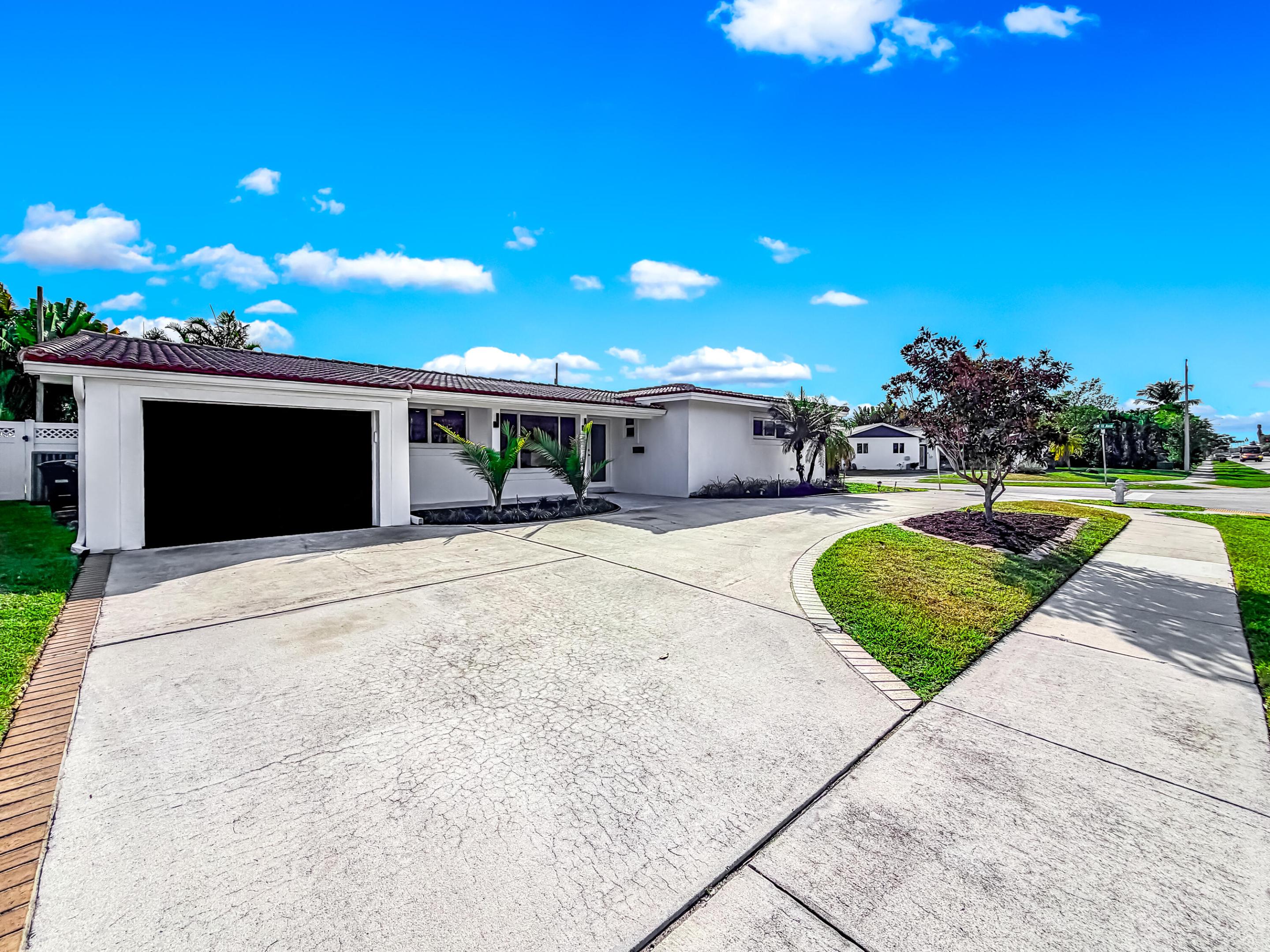 BOCA RATON SQUARE UNIT 1 - Residential