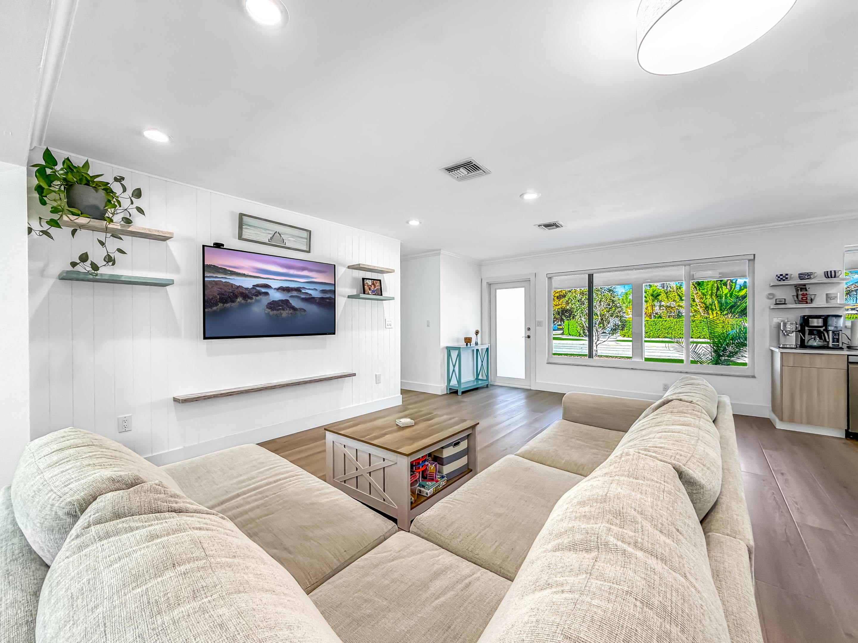 BOCA RATON SQUARE UNIT 1 - Residential