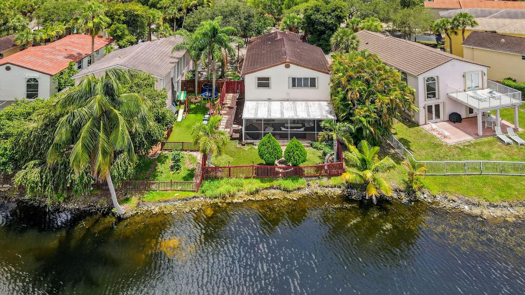 9861 Fairway Cove Ln