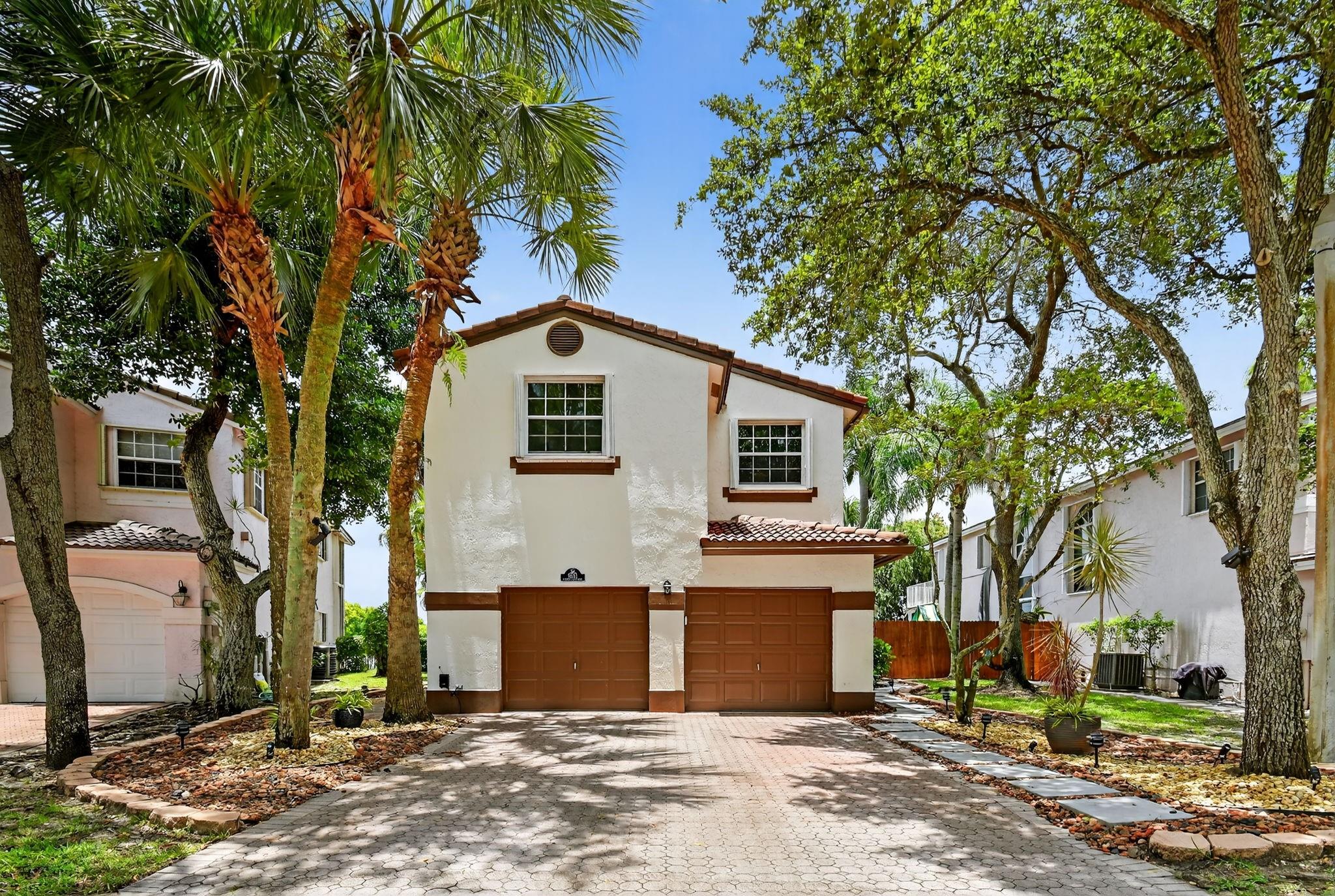 9861 Fairway Cove Ln
