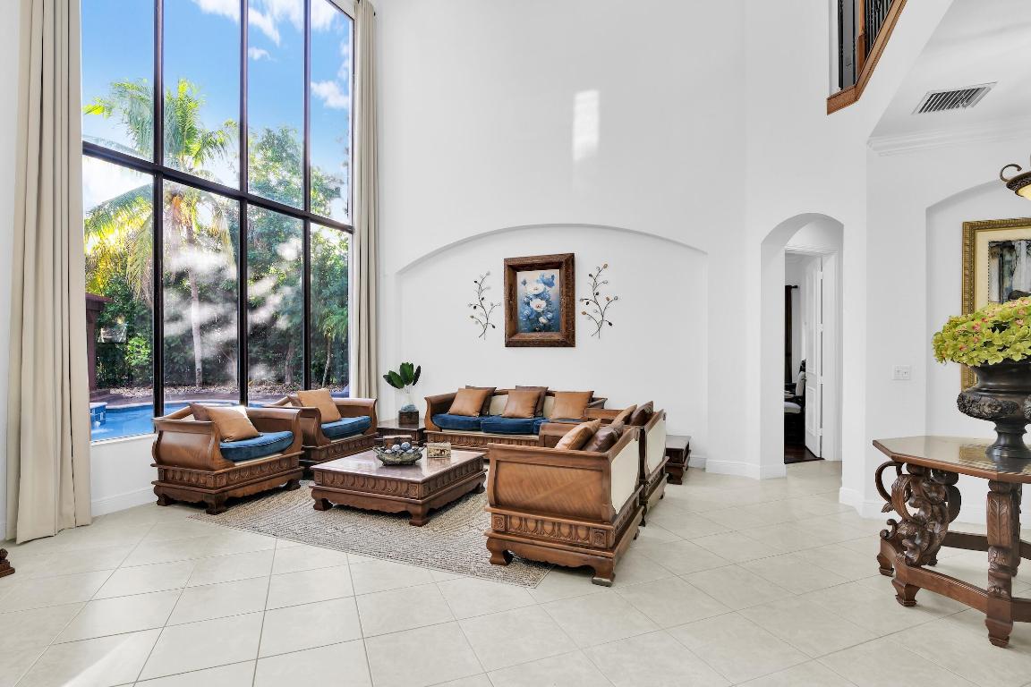 VERSAILLES - Residential Lease