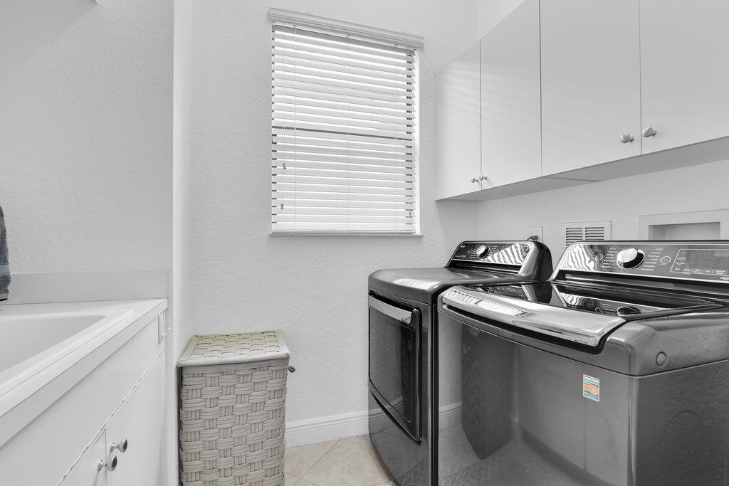 VERSAILLES - Residential Lease