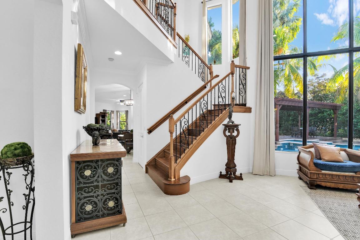 VERSAILLES - Residential Lease