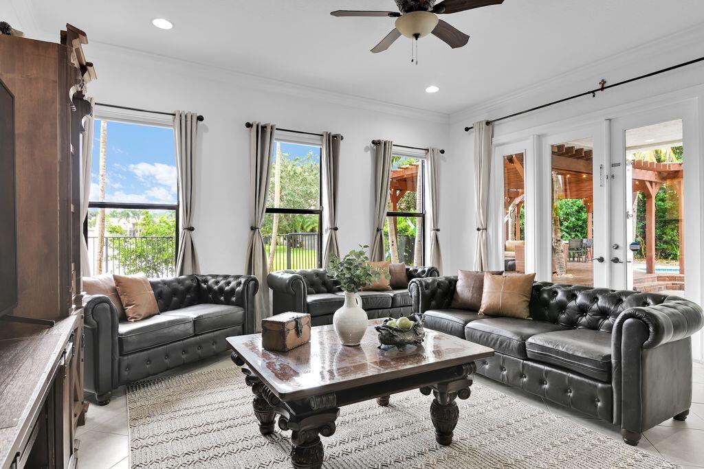 VERSAILLES - Residential Lease