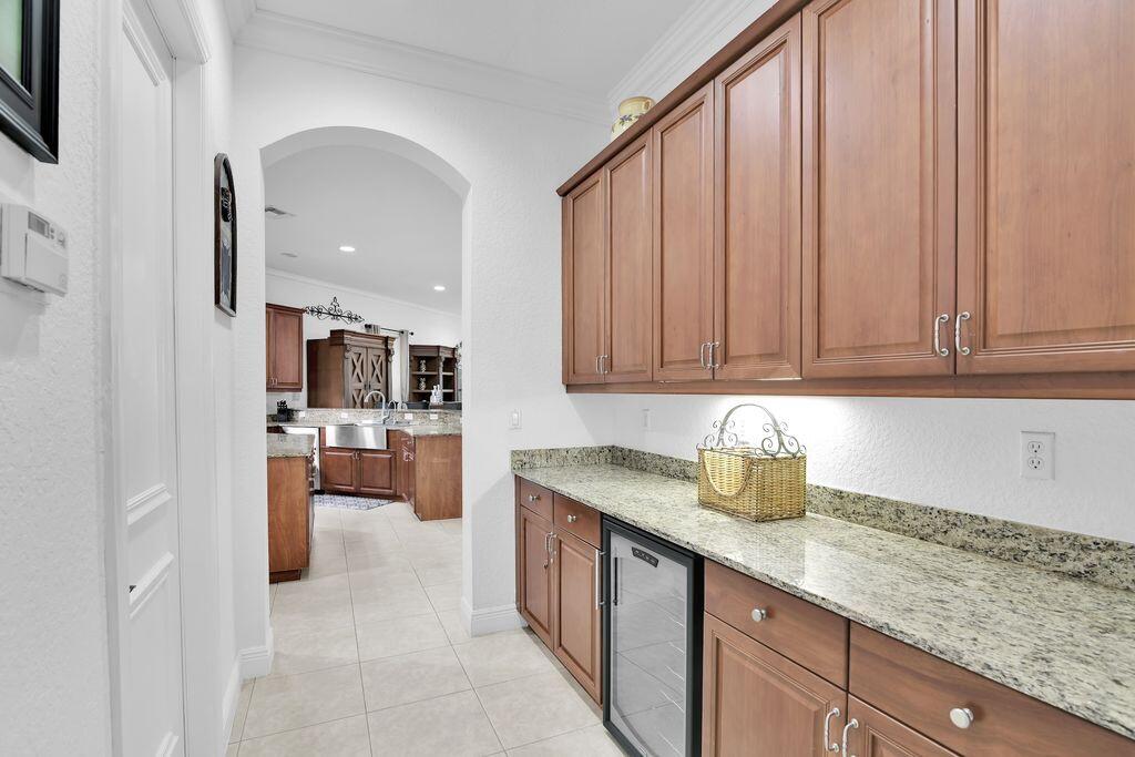 VERSAILLES - Residential Lease