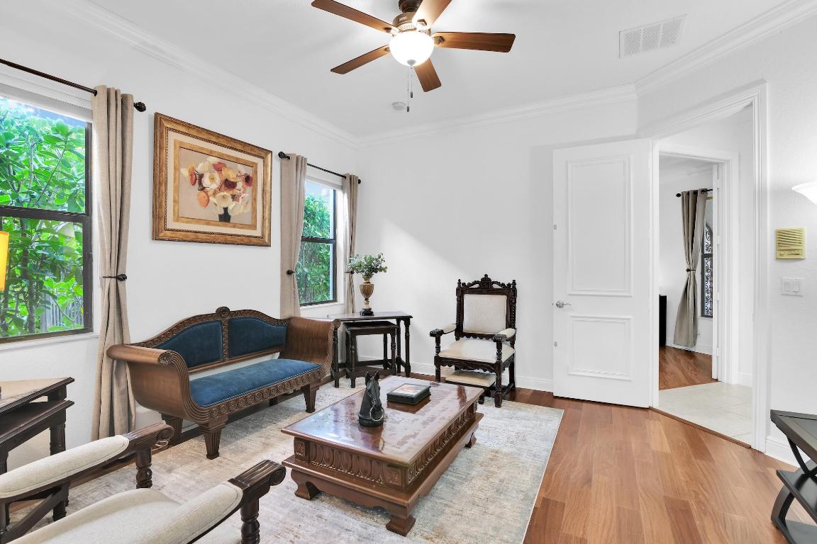 VERSAILLES - Residential Lease