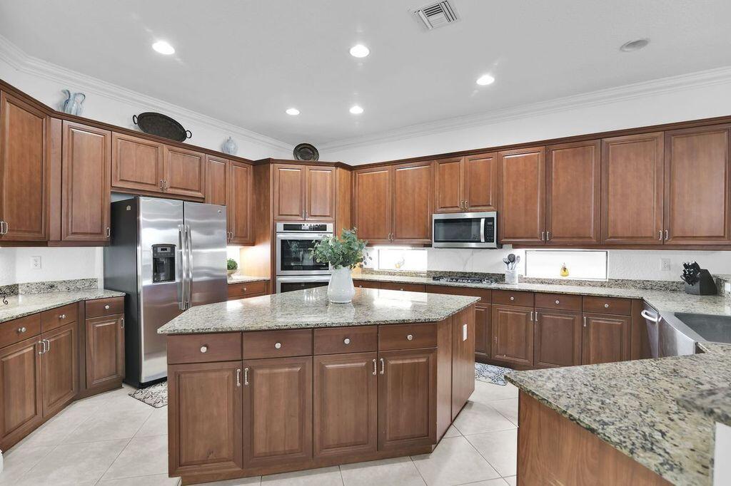 VERSAILLES - Residential Lease