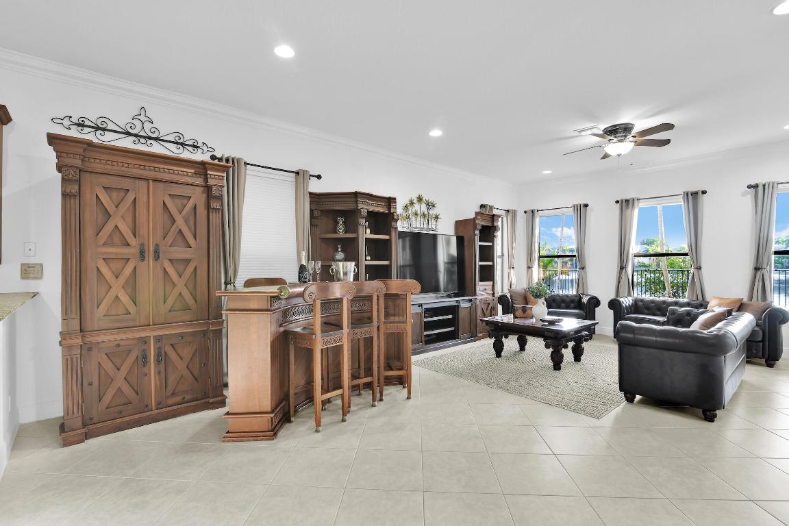 VERSAILLES - Residential Lease