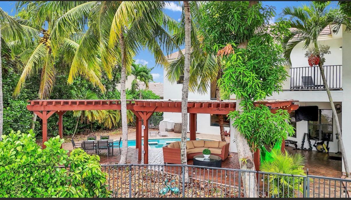 VERSAILLES - Residential Lease