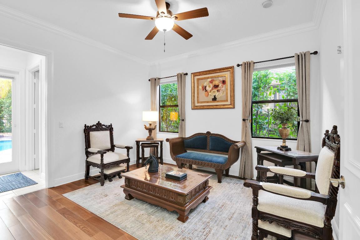 VERSAILLES - Residential Lease