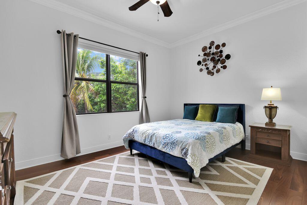 VERSAILLES - Residential Lease