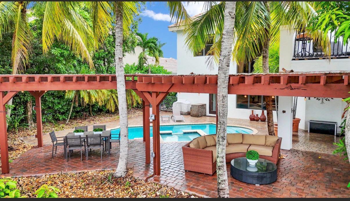 VERSAILLES - Residential Lease