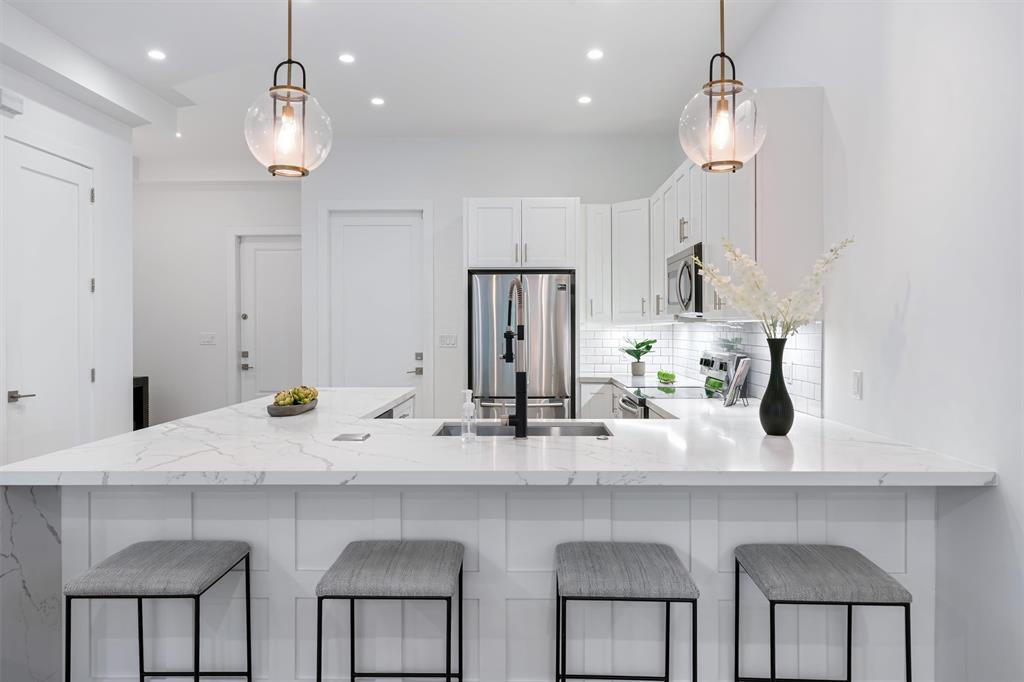 Waverly Place 2-19 D - Residential Income