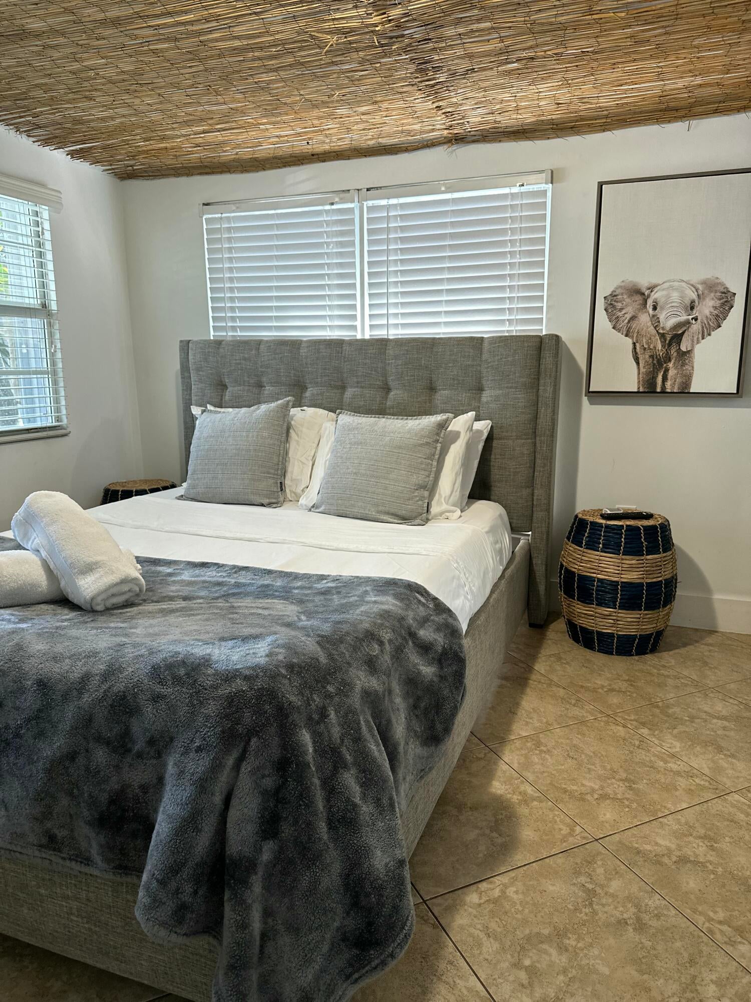 View photos, virtual tours, details... 2703 NE 6TH Avenue