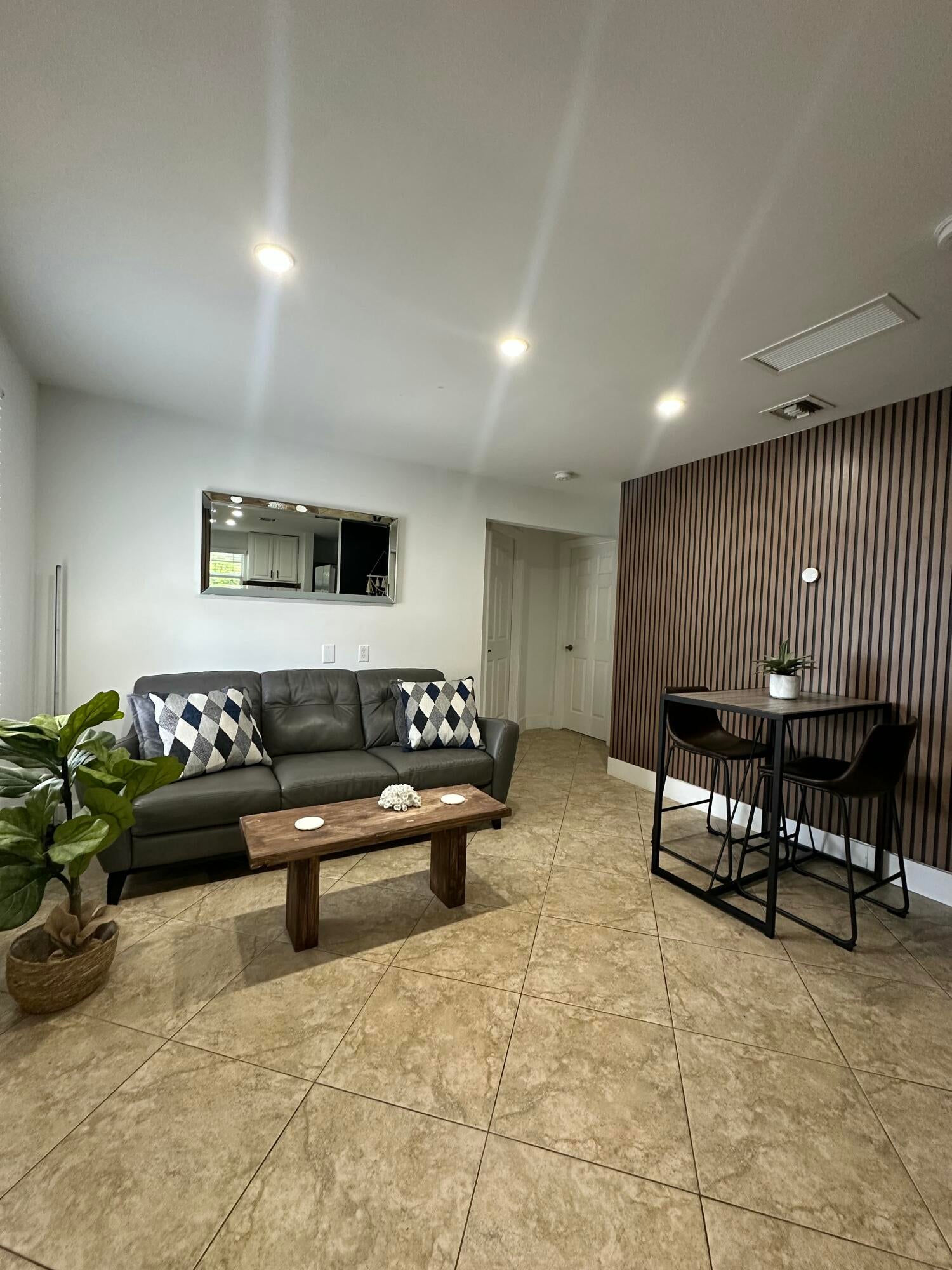 View photos, virtual tours, details... 2703 NE 6TH Avenue