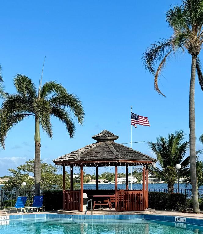 HALF MOON BAY CONDO - Residential