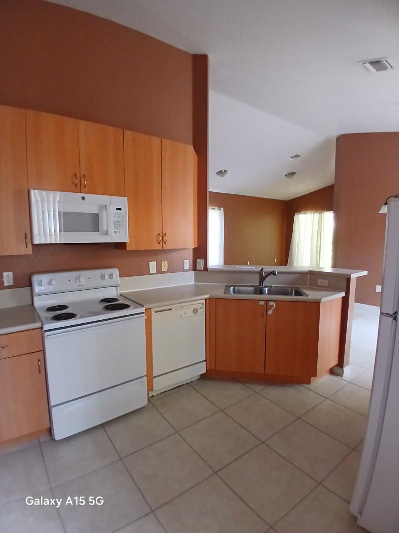 PORTOFINO PALMS - Residential Lease